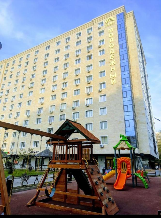 Апартаменты В Центре, В Новом Доме Almaty Esterno foto